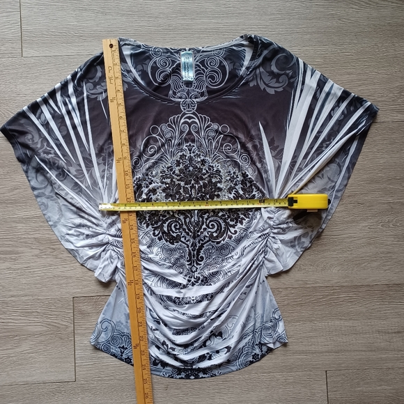 ♧ Black, White and Gray Blouse Swirl and Floral Pattern Flutter Sleeve - Picture 9 of 12